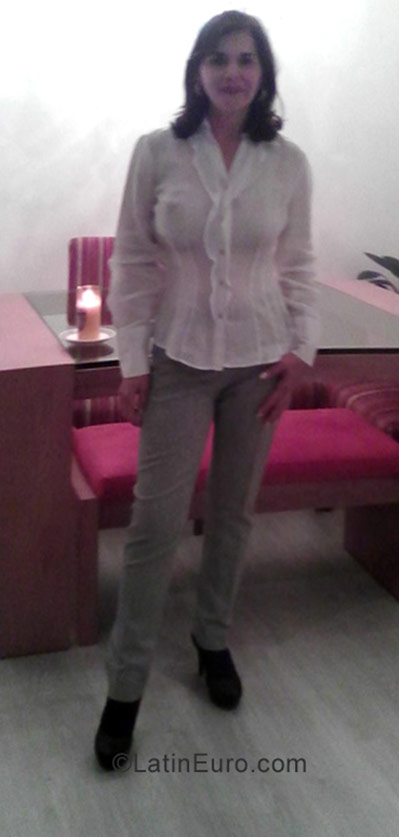 Date this sensual Colombia girl Reinita from Bogota CO23046