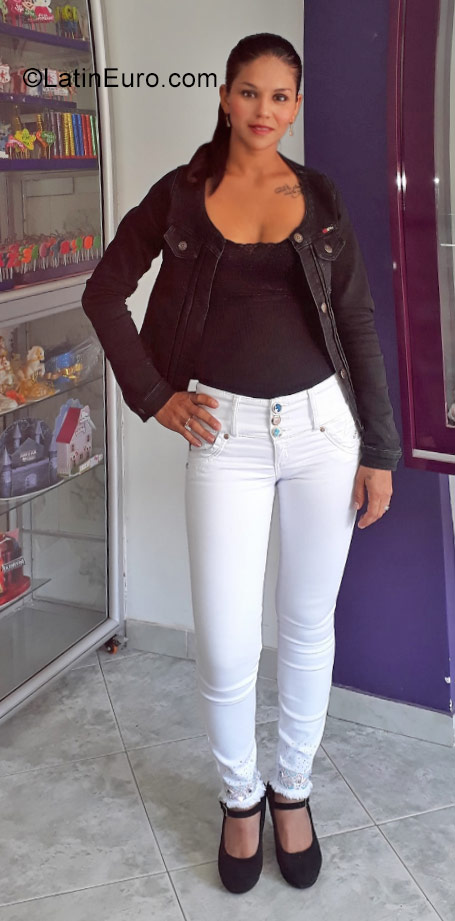 Date this nice looking Colombia girl Nanis from Bogota CO23050