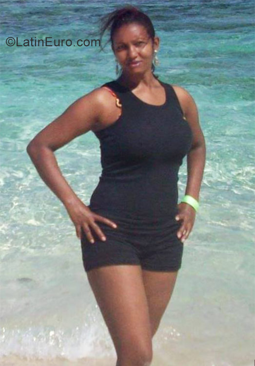 Date this tall Dominican Republic girl Yudale from Santiago DO31139
