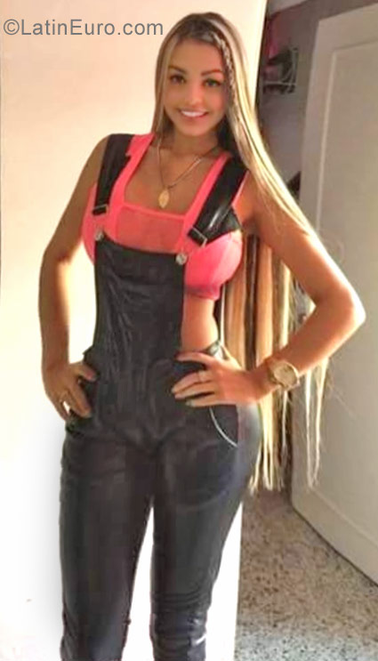 Date this young Colombia girl Nati from Medellin CO23081