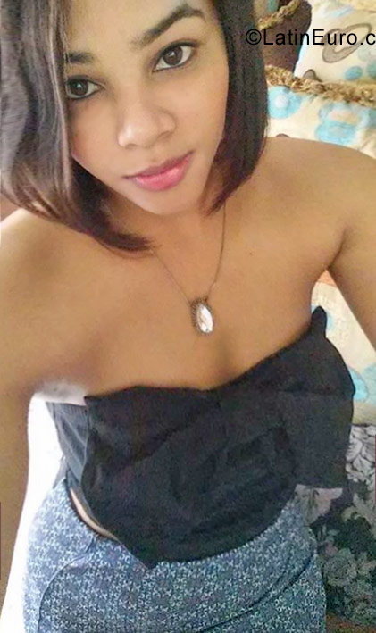 Date this sultry Dominican Republic girl Valeria from Santo Domingo DO31166