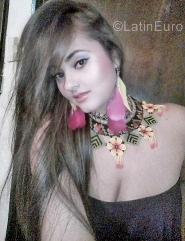 Date this pretty Colombia girl Andrea from Medellin CO23130