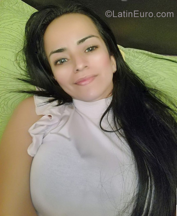 Date this foxy Colombia girl Andrea from Santa Marta CO23167