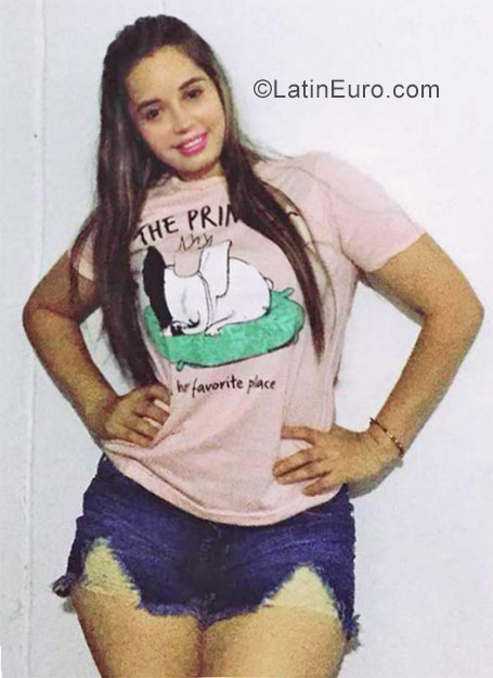 Date this good-looking Colombia girl Estefania from Barranquilla CO23175