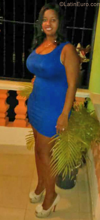 Date this fun Dominican Republic girl Indhira from Santo Domingo DO31669