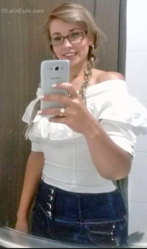 Date this delightful Colombia girl Ana from Bucaramanga CO23236