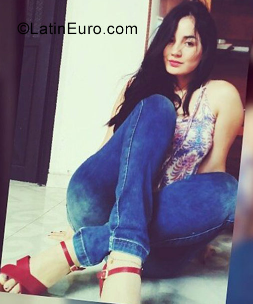 Date this cute Colombia girl Fernanda from Cali CO23257