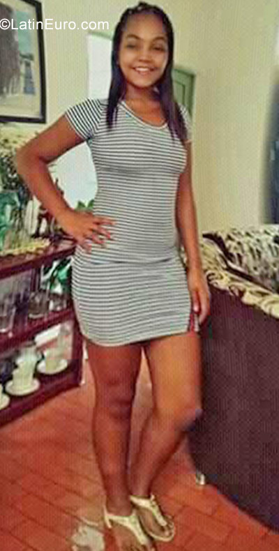 Date this hard body Colombia girl Laura from Cali CO23303