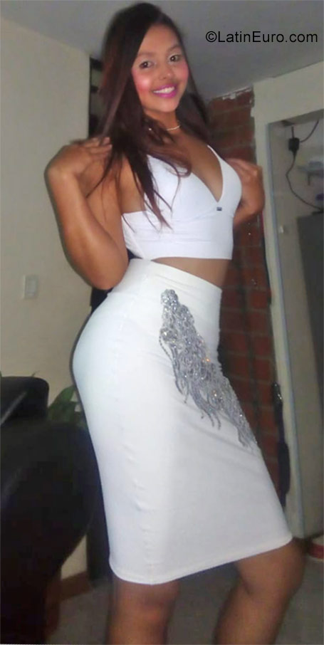 Date this funny Colombia girl Salome from Cali CO23304