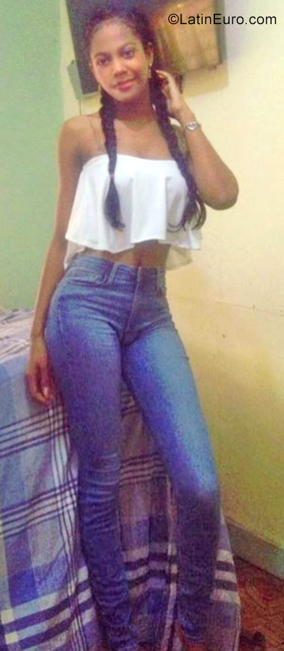 Date this lovely Dominican Republic girl MARIANA from Santo Domingo DO31563