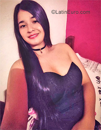 Date this young Colombia girl Estefania from Pereira CO23337