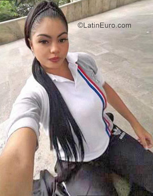 Date this hard body Colombia girl Maria from Medellin CO23357