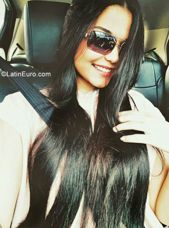 Date this attractive Colombia girl Moon from Medellin CO23442