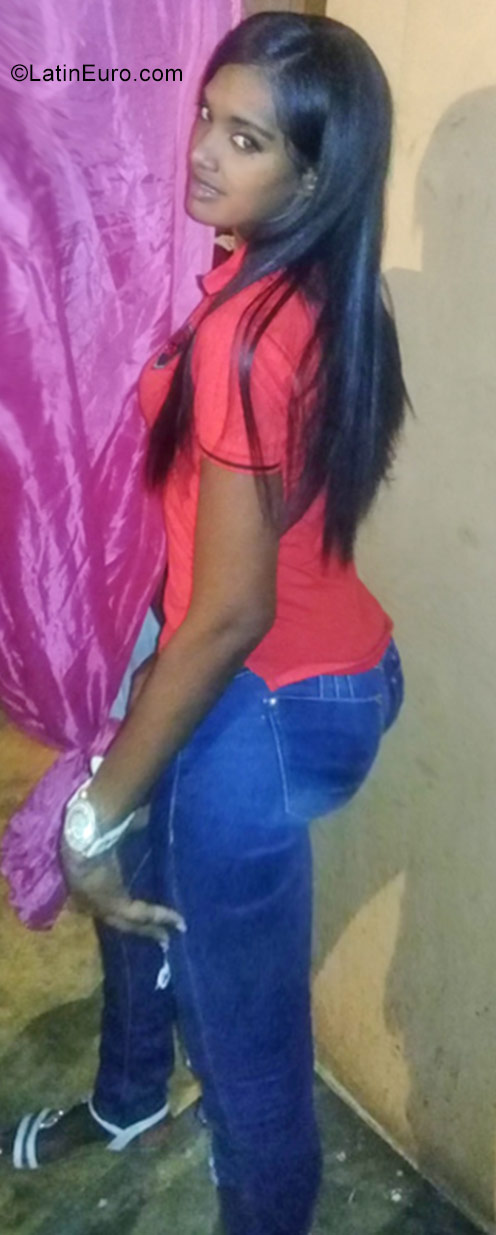 Date this charming Dominican Republic girl Maria from Santo Domingo DO31737