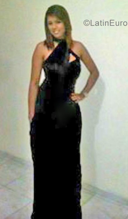Date this nice looking Dominican Republic girl Stephanie from Santo Domingo DO31768