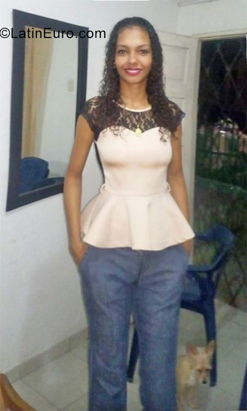 Date this gorgeous Colombia girl Yezz from Barranquilla CO23488
