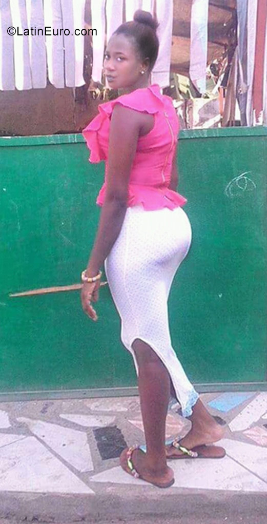 Date this stunning Ghana girl Pomaa from Accra GH145