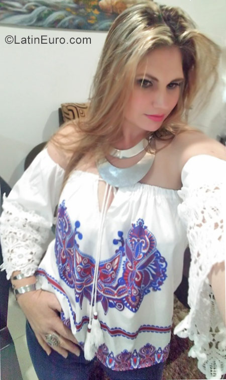 Date this sultry Colombia girl Milena from Manizales CO23514
