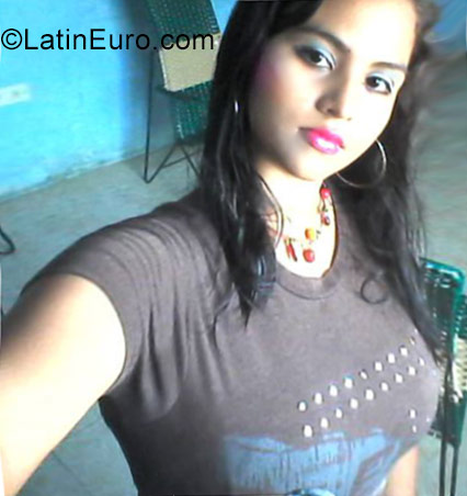 Date this happy Venezuela girl Caterin from Barinas VE1410