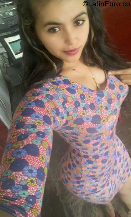 Date this exotic Colombia girl Yurany from Bogota CO23522