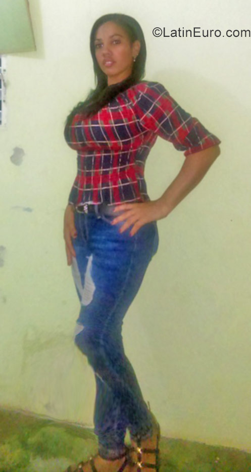 Date this young Dominican Republic girl Esme from Higuey DO31835