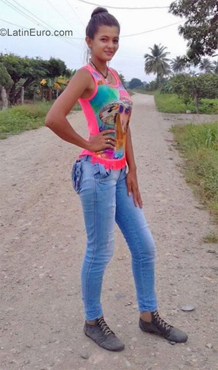 Date this fun Venezuela girl Yamileth from Perija VE1415