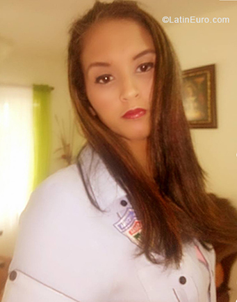 Date this cute United States girl Mariel from Miami US19416