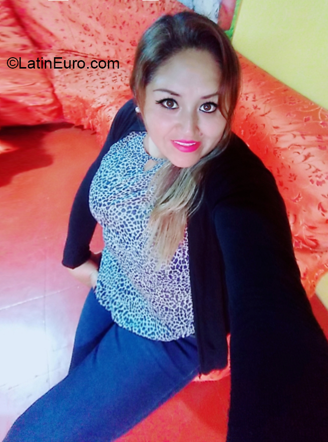 Date this voluptuous Peru girl Ana from Arequipa PE1467