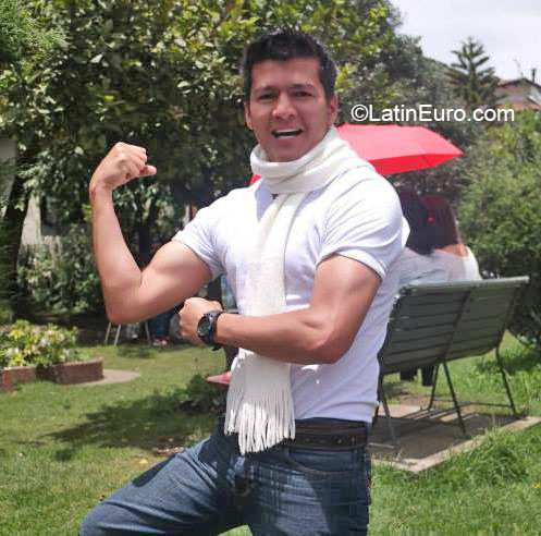 Date this fun Colombia man Manu from Bogota CO26530