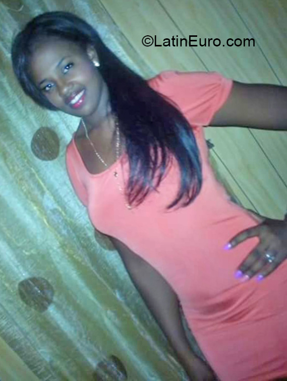 Date this nice looking Dominican Republic girl Andrea ramirez from Santo Domingo DO41039
