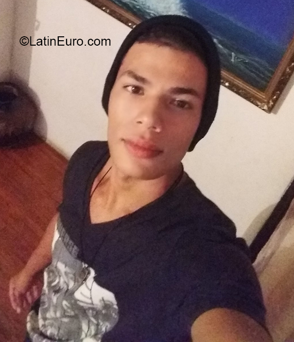 Date this stunning Colombia man Waitery from Puerto Carreno VE3312