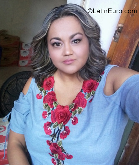 Date this athletic Honduras girl Nelly from San Pedro Sula HN2858