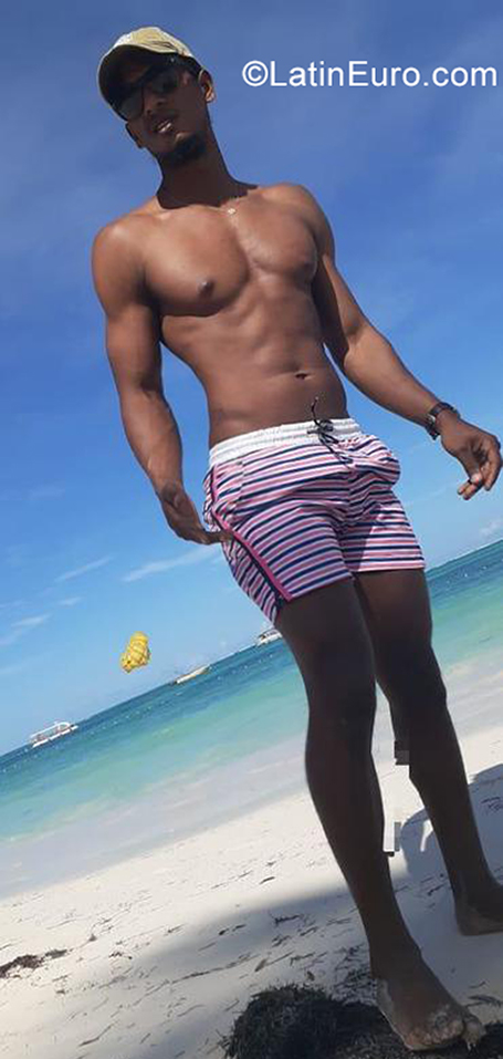 Date this lovely Dominican Republic man Bruno from Veron DO39217