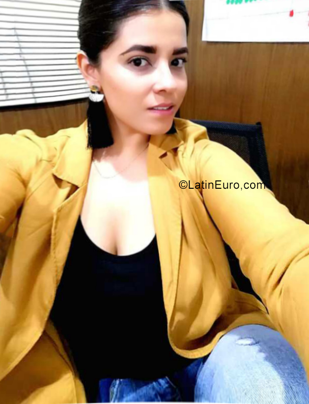 Date this beautiful Mexico girl Michelle from Guadalajara MX2246