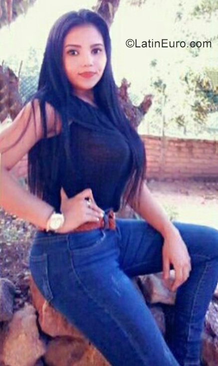 Date this hot Honduras girl Salma Karina from Tegucigalpa HN2898