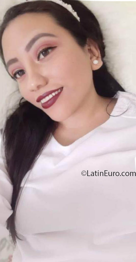 Date this stunning Mexico girl Maggye from Merida MX2368