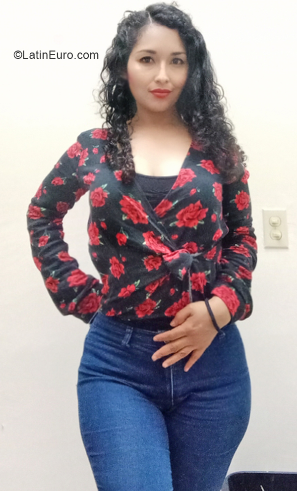 Date this happy Mexico girl Aengi from Monclova MX2406