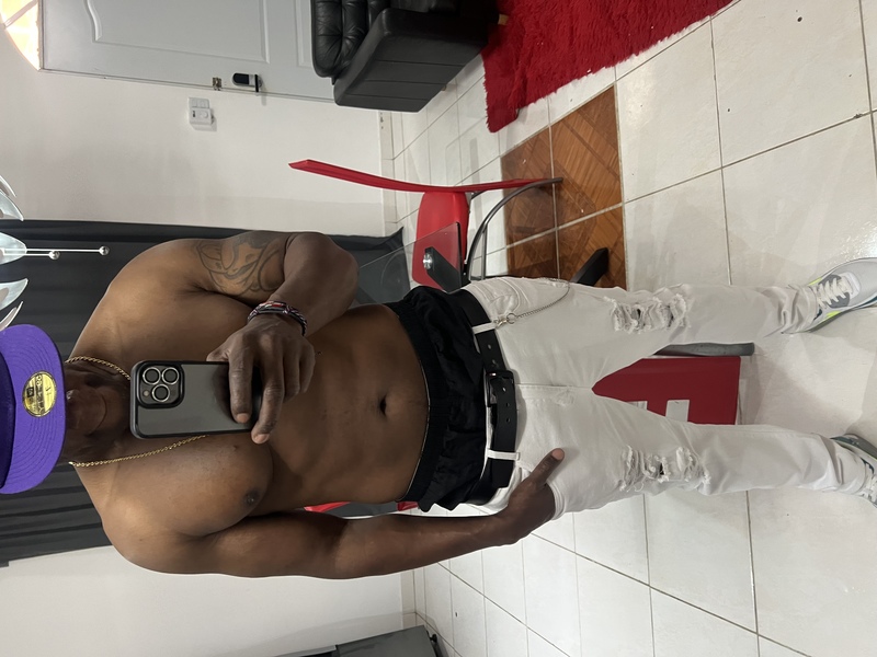 Date this georgeous Canada man Shawn from Montreal CA870