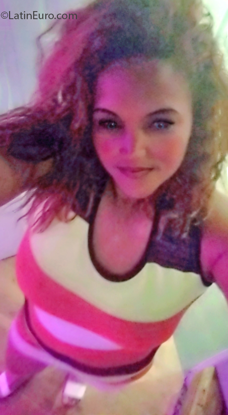Date this tall Dominican Republic girl Glenny from Santiago DO40905