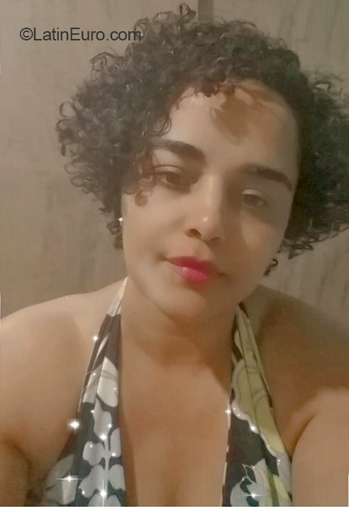 Date this foxy Brazil girl Vitoria from Belo Horizonte BR12129