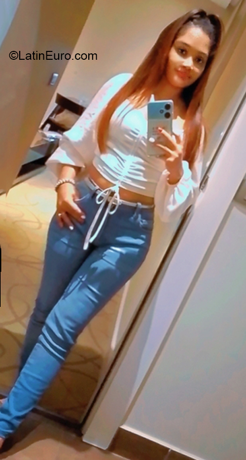 Date this charming Dominican Republic girl Anaia - Miguelina from Santo Domingo DO41052