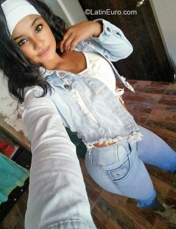 Date this funny Colombia girl Angie from Bogota CO32102