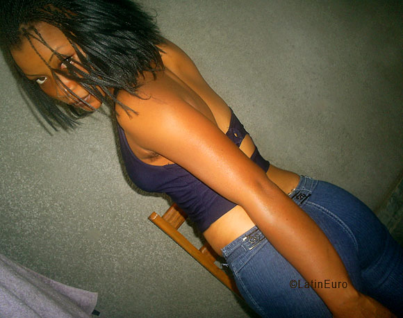 Date this passionate Ivory Coast girl Ani from Abidjan A9732