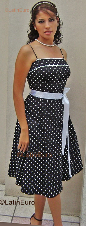 Date this stunning Any Country girl Yolanda from  N-317