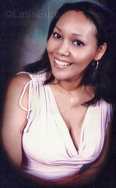 Date this happy Honduras girl Maria from San Pedro Sula N-395