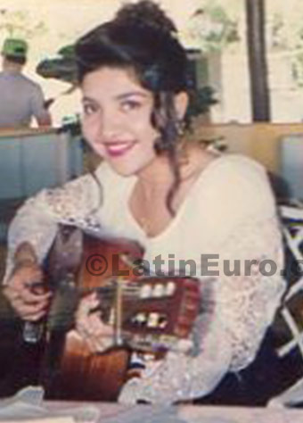 Date this fun Any Country girl Gladys from Cancun N-824