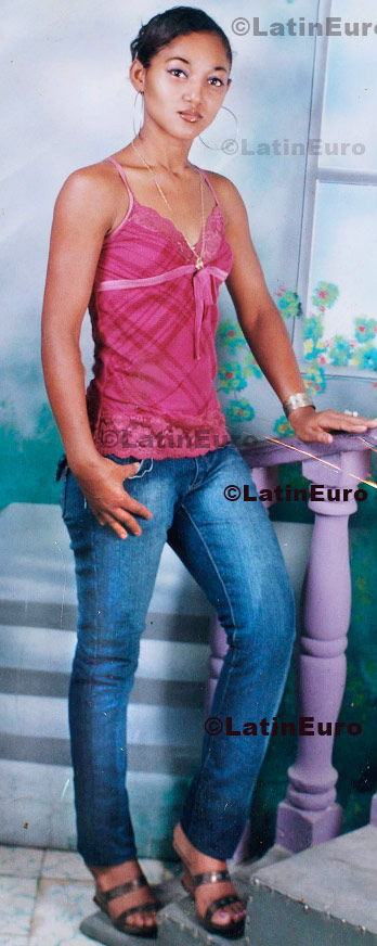 Date this charming Honduras girl Ana from Cortes N-932