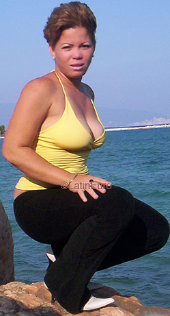 Date this georgeous Dominican Republic girl Quisquella from Barahona N2439