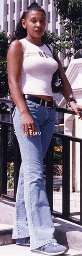 Date this foxy Honduras girl Odilia from Choloma N3159