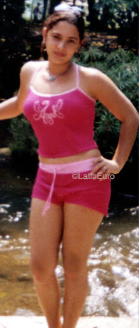 Date this hot Honduras girl Bessy from  N3411